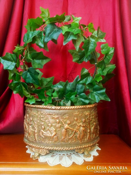 Domborműves antik réz kaspó, virágtartó
