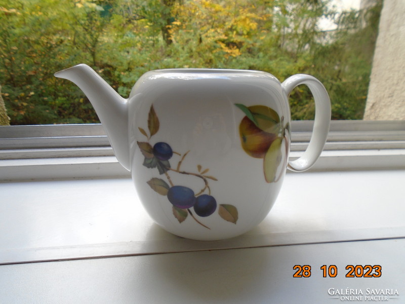 Royal worcester evesham teapot with painting-like fruit patterns made of special porcelain