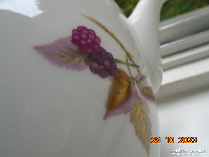 Royal worcester evesham teapot with painting-like fruit patterns made of special porcelain