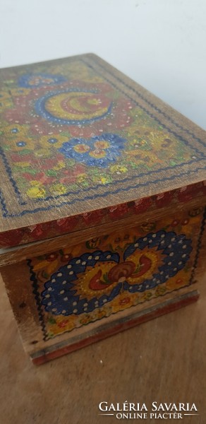 Small antique chest..31X17x18