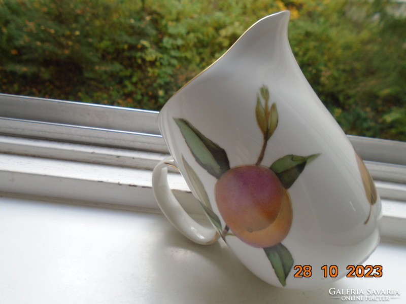 Royal worcester evesham cream spout with painting-like fruit patterns made of special porcelain