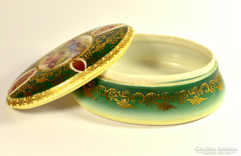 Around 1900, an antique historicizing porcelain bonbonier with rich gold decor!