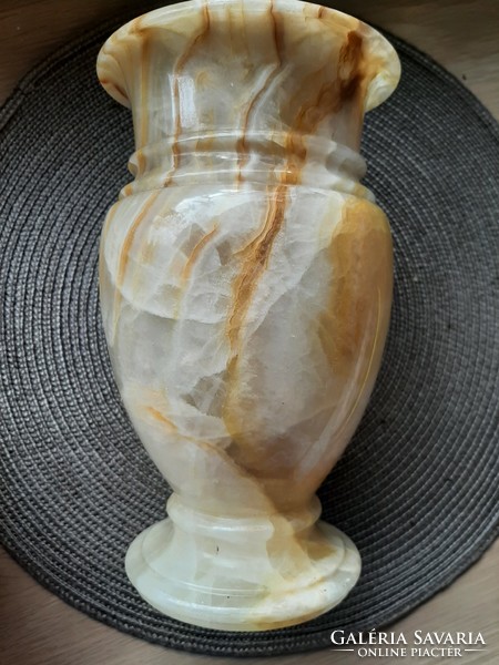 A large onyx vase with a beautiful pattern