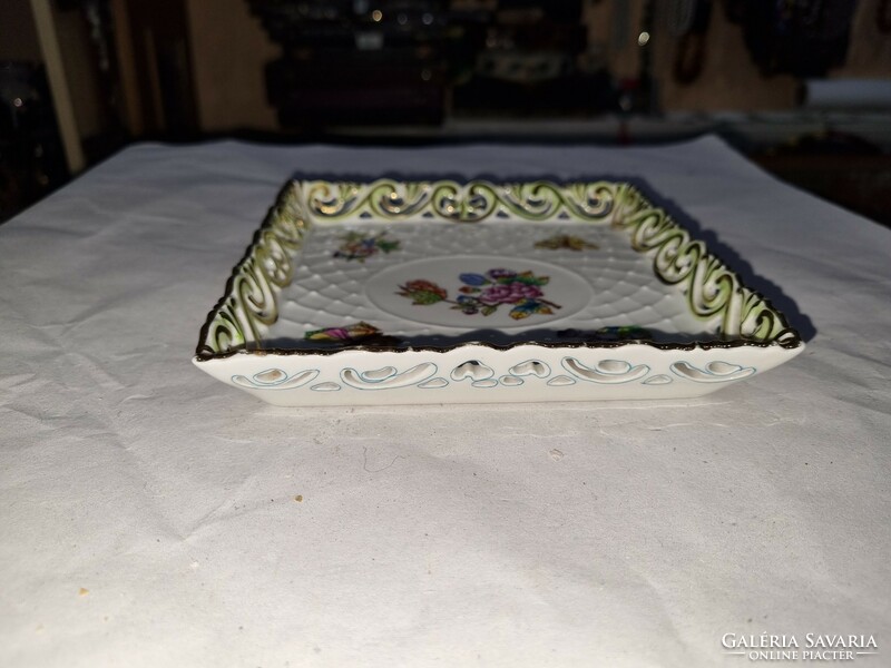 Porcelain bowl with Victoria pattern from Herend