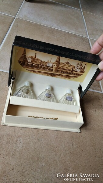 Old Russian perfume bottles in original box {v27}