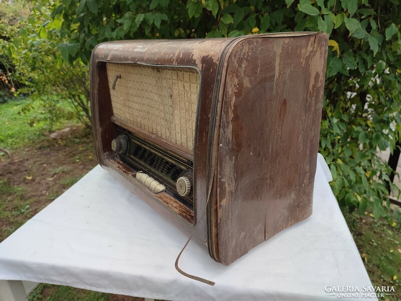 Hunting cartridge factory r846 triumph old radio