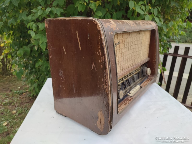 Hunting cartridge factory r846 triumph old radio