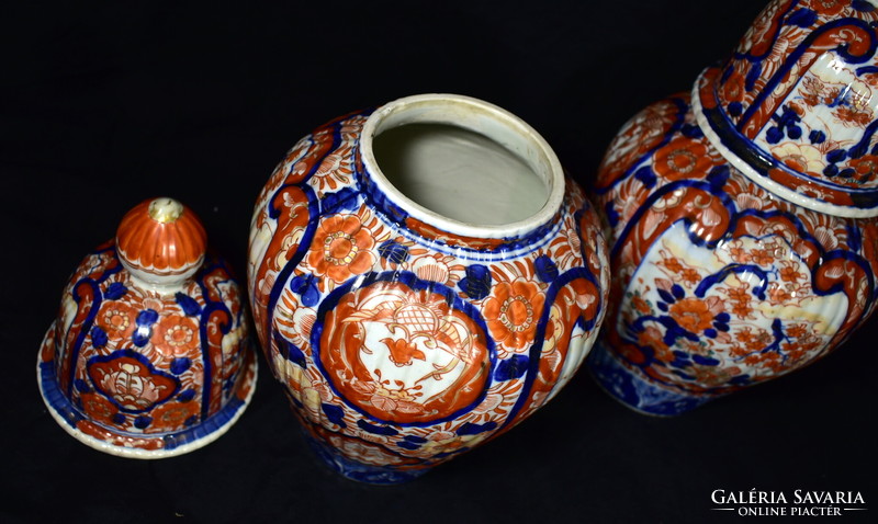 XIX. Pair of Imari Japanese porcelain vases with lids!