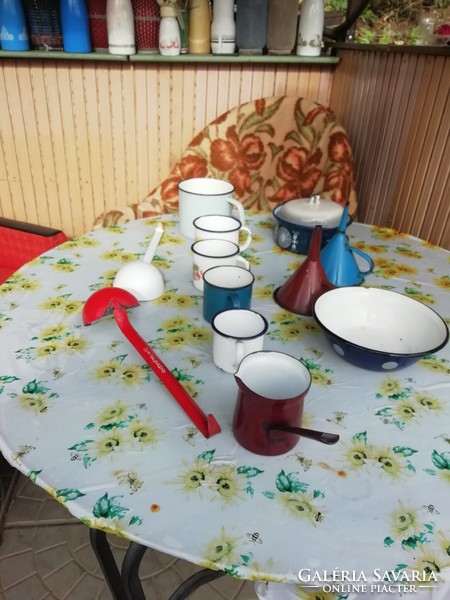 Régi zománc konyhai eszközök a képeken látható állapotban