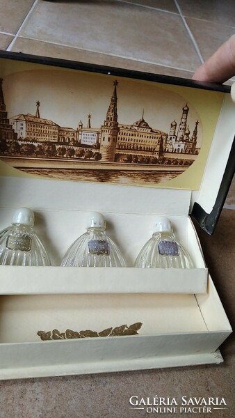 Old Russian perfume bottles in original box {v27}