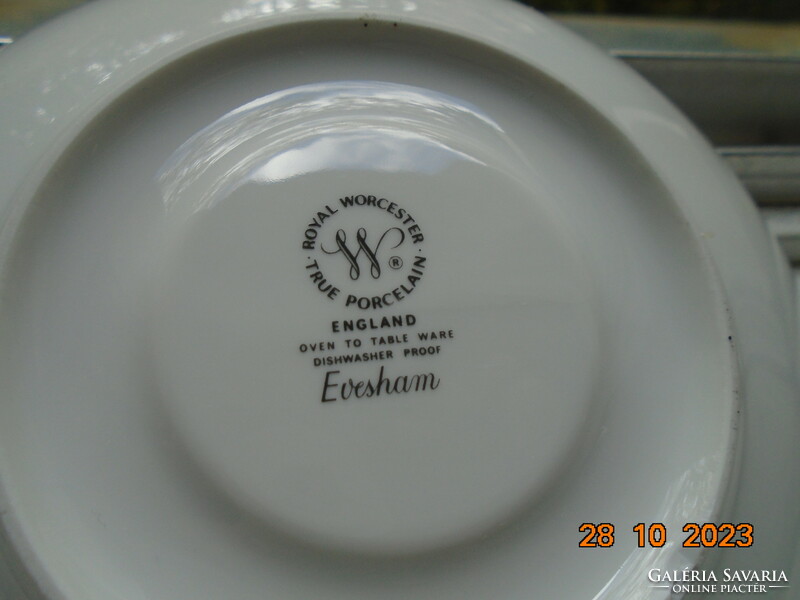 Royal Worcester Evesham festményszerű gyümölcsmintákkal teás csésze alátéttel különleges porcelánból