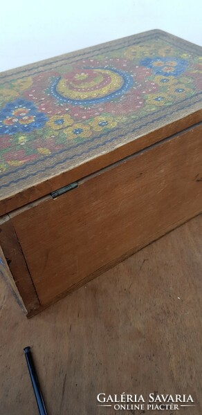 Small antique chest..31X17x18
