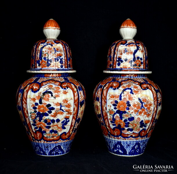 XIX. Pair of Imari Japanese porcelain vases with lids!