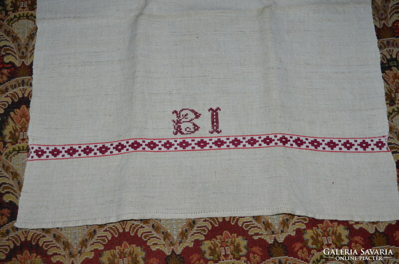 5 monogrammed linen cloths