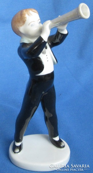 Régebbi Hollóházi porcelán figura, zenélő fiú, 14,5 cm magas, jelzett