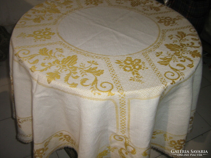 Beautiful baroque flower pattern round woven tablecloth with fringed edges