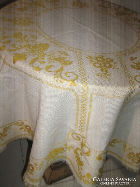 Beautiful baroque flower pattern round woven tablecloth with fringed edges