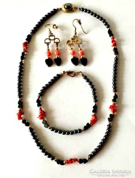 Hematite - coral jewelry set (necklace-bracelet-earrings)