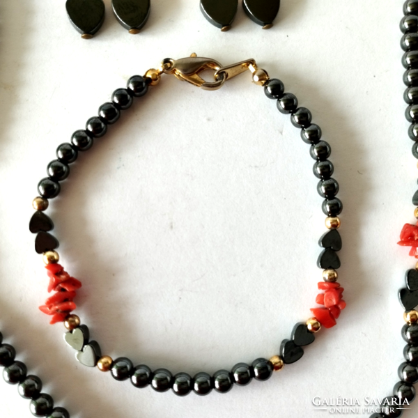 Hematite - coral jewelry set (necklace-bracelet-earrings)