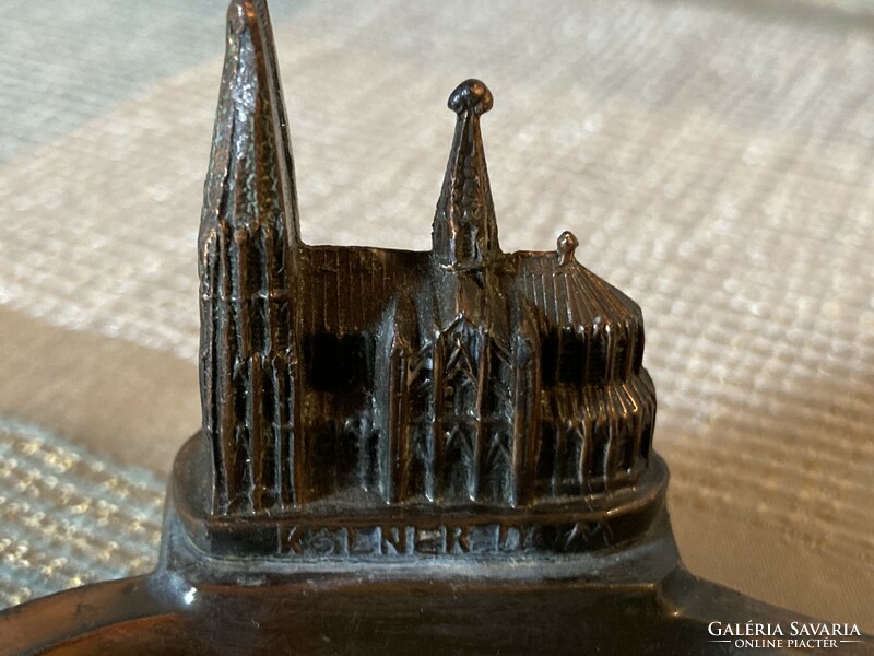 Sophisticated red copper ashtray with a model of Cologne Cathedral