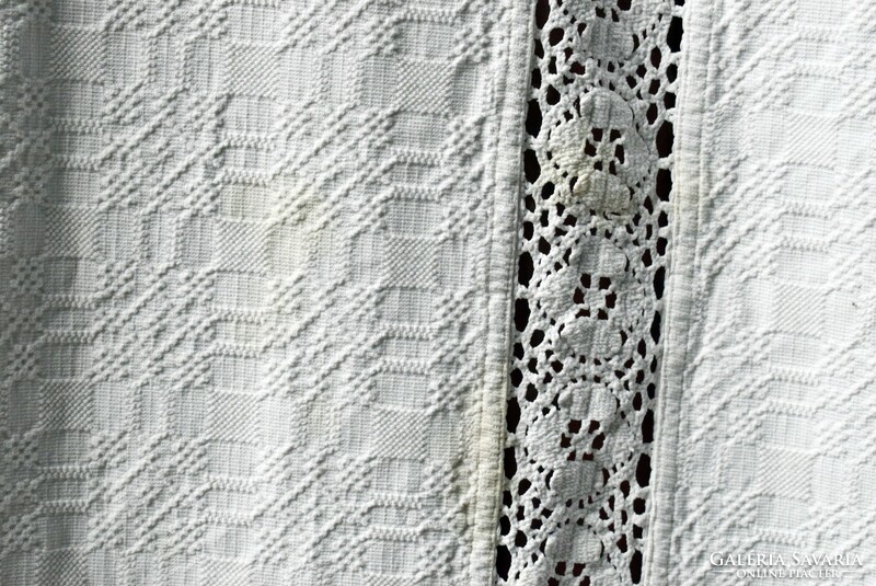 Large linen tablecloth ~ 3 m, special Transylvanian home-woven fabric 310 x 140 cm + 8 cm lace in a circle, two edges