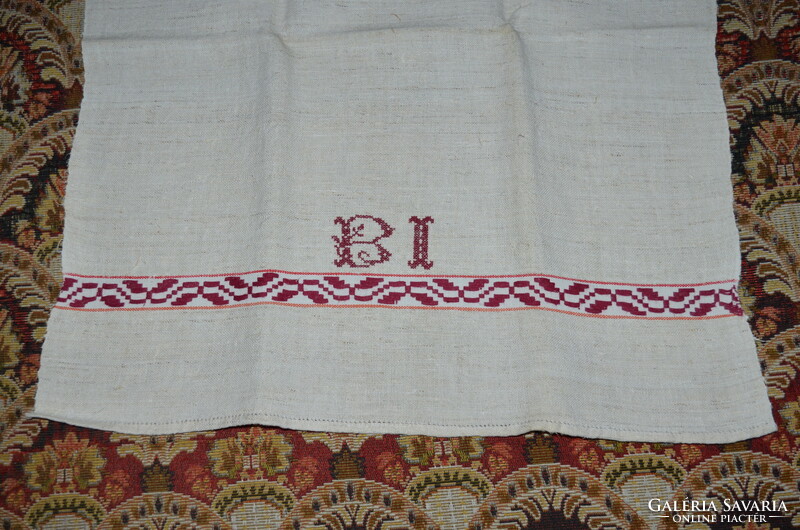 5 monogrammed linen cloths