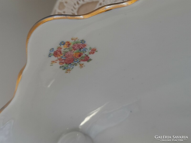 Porcelán virágos asztalközép