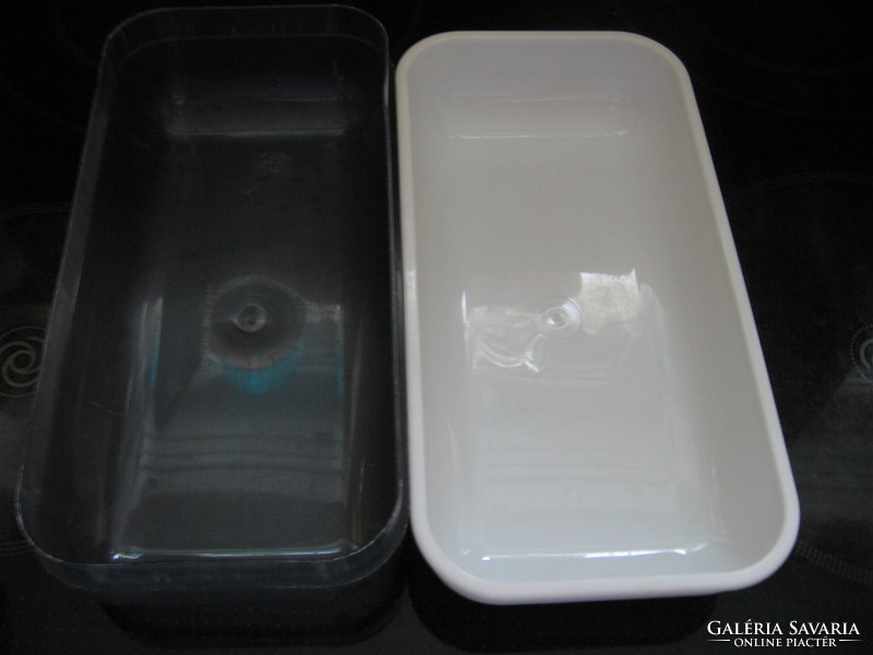 White-transparent gray plastic box registered design pin's aero unnecessary