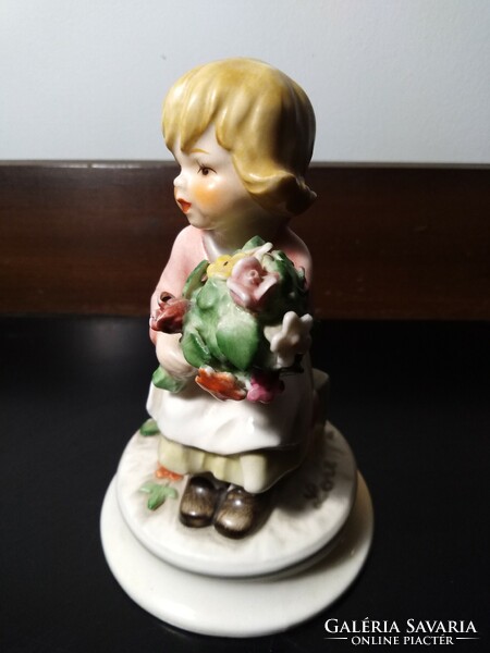 Hummel / Lore porcelán kislány figura