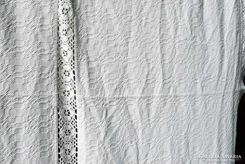 Large linen tablecloth ~ 3 m, special Transylvanian home-woven fabric 310 x 140 cm + 8 cm lace in a circle, two edges