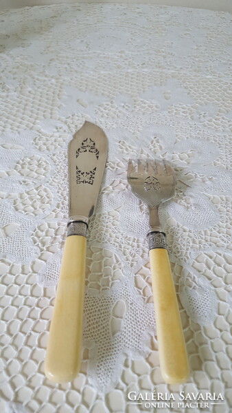 Beautiful openwork, chiseled English silver plated fish serving set