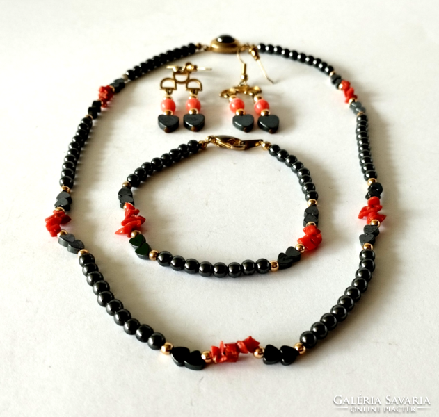 Hematite - coral jewelry set (necklace-bracelet-earrings)