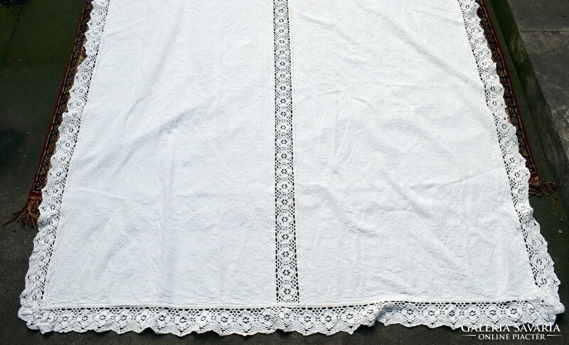 Large linen tablecloth ~ 3 m, special Transylvanian home-woven fabric 310 x 140 cm + 8 cm lace in a circle, two edges