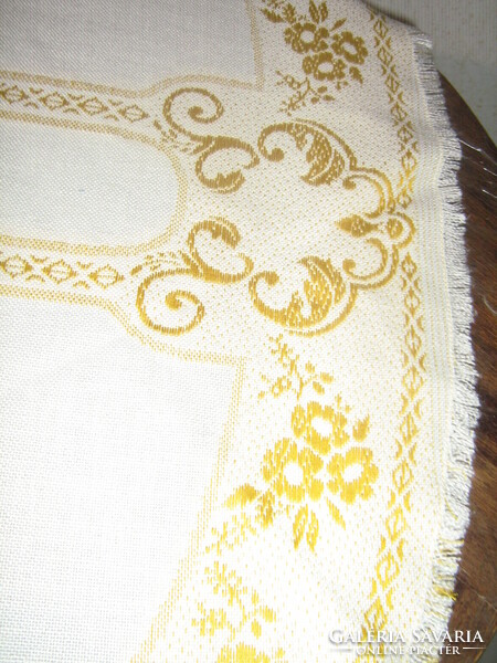 Beautiful baroque flower pattern round woven tablecloth with fringed edges