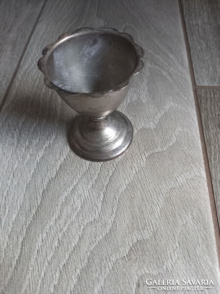 Antique silver-plated egg holder (6.5x5.2 cm)
