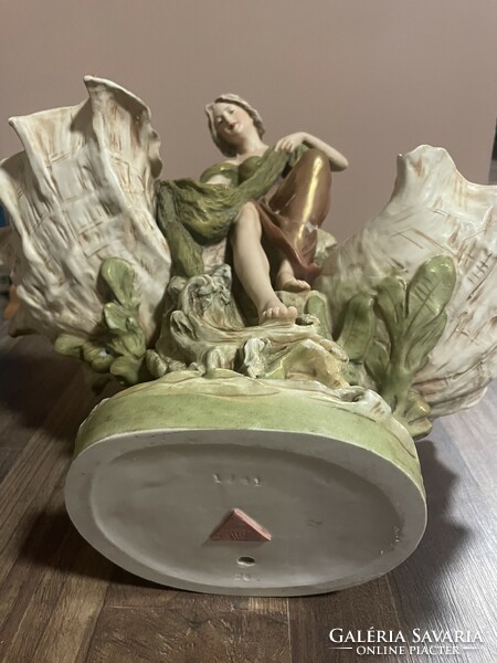 Royal dux porcelain centerpiece with huge 41cm lady's shells 1091 c1920