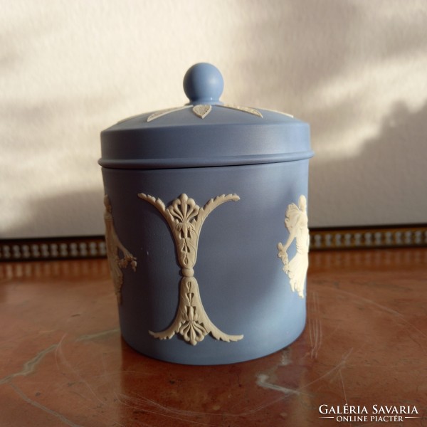 Wedgwood jasperware bonbonier with lid / tobacco holder (flawless)