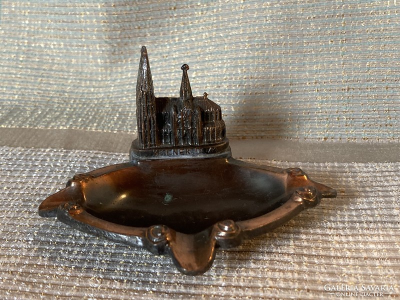 Sophisticated red copper ashtray with a model of Cologne Cathedral