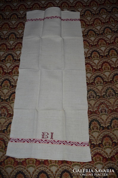 5 monogrammed linen cloths