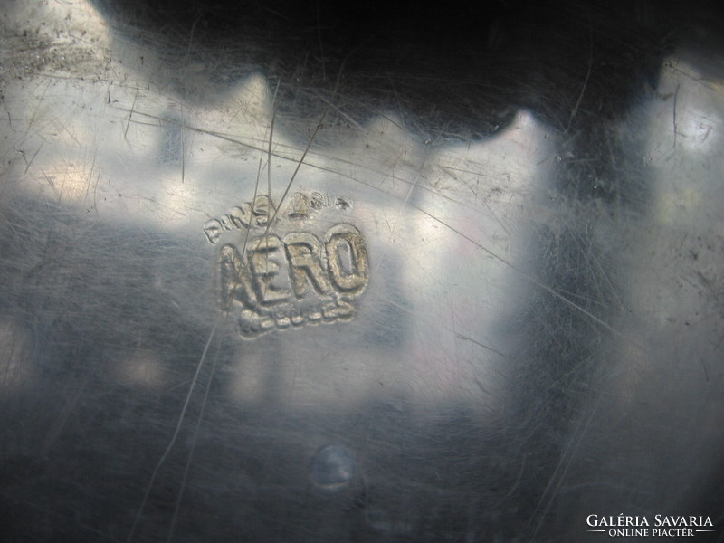 Fehér-áttetsző szürke műanyag doboz registered design Pin's AERO Needless