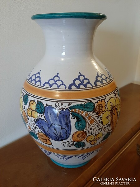 Habán kerámia váza gyönyörű kézi festésű jelzett ,szignóval