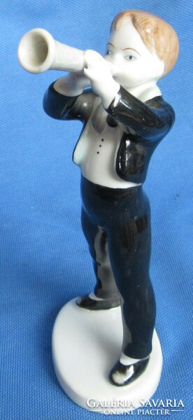 Régebbi Hollóházi porcelán figura, zenélő fiú, 14,5 cm magas, jelzett