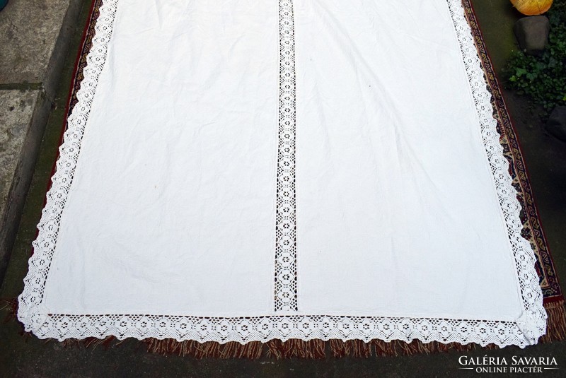 Large linen tablecloth ~ 3 m, special Transylvanian home-woven fabric 310 x 140 cm + 8 cm lace in a circle, two edges