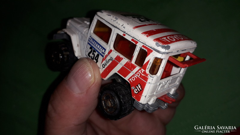 Eredeti francia MAJORETTE - MATCHBOX szerű - 4x4 TOYOTA JEEP fém kisautó 1:53 a képek szerint