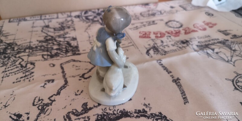 Gh&co jelzésű német porcelán figura