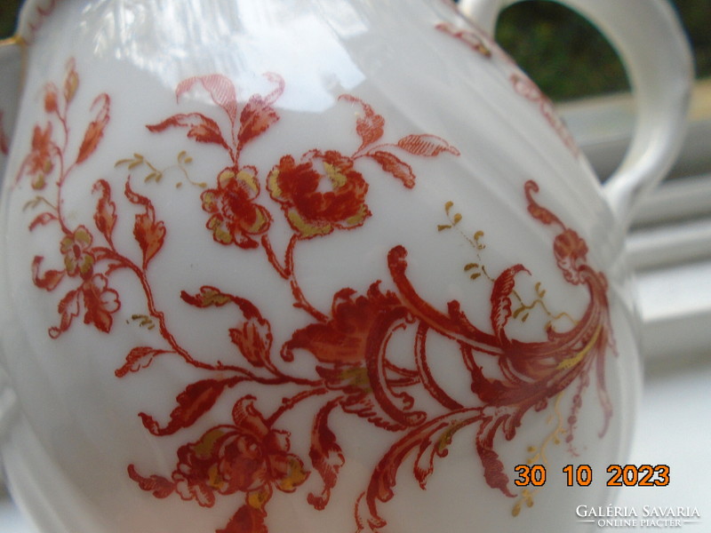 Meissen pouring pot with lid, painted in antique iron red, with a plastic flower on the lid