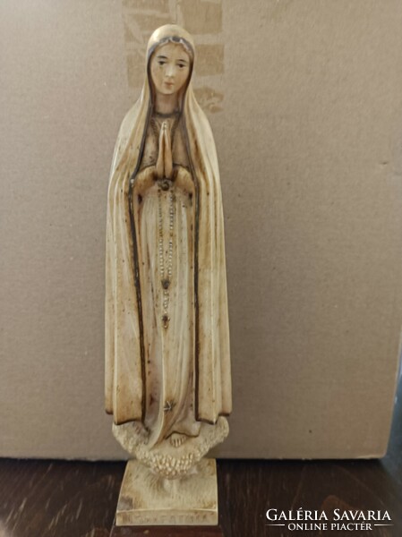 Fatima szobor, Made in Portugal jelöléssel, fa talapzattal.