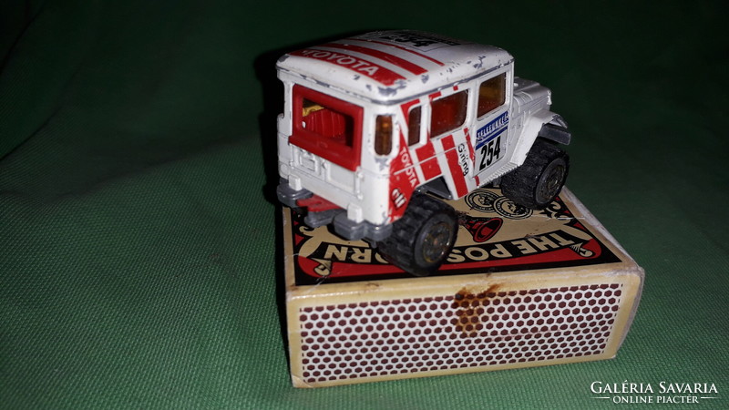 Eredeti francia MAJORETTE - MATCHBOX szerű - 4x4 TOYOTA JEEP fém kisautó 1:53 a képek szerint