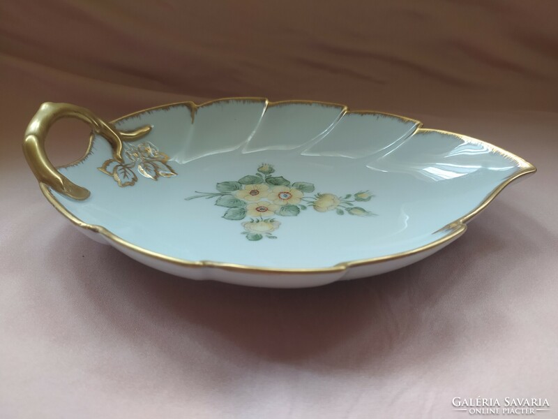 Kaiser porcelain: leaf-shaped serving table centerpiece, flawless, marked, 20 cm
