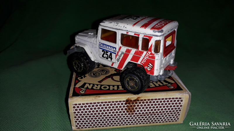 Eredeti francia MAJORETTE - MATCHBOX szerű - 4x4 TOYOTA JEEP fém kisautó 1:53 a képek szerint